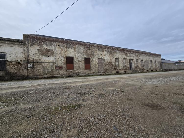 Spațiu industrial, de 468 mp, în Falezei