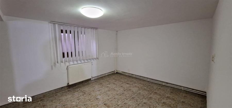 Casă cu 5 camere cu Teren 155 Mp în Muncitoresc