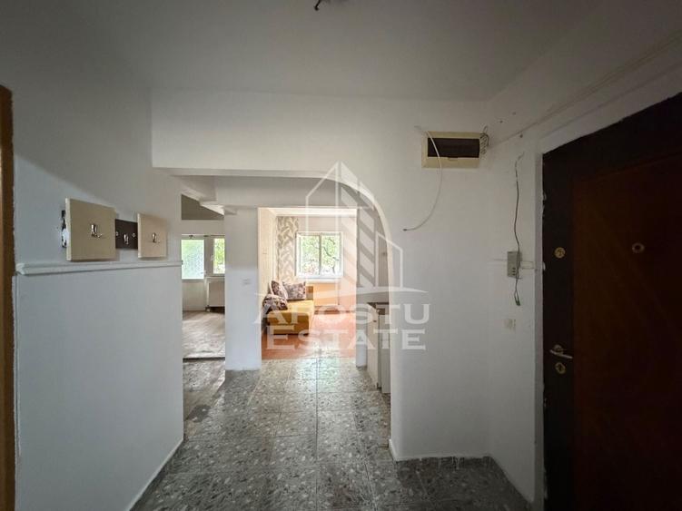 Apartament cu 3 camere decomandat în Lipovei