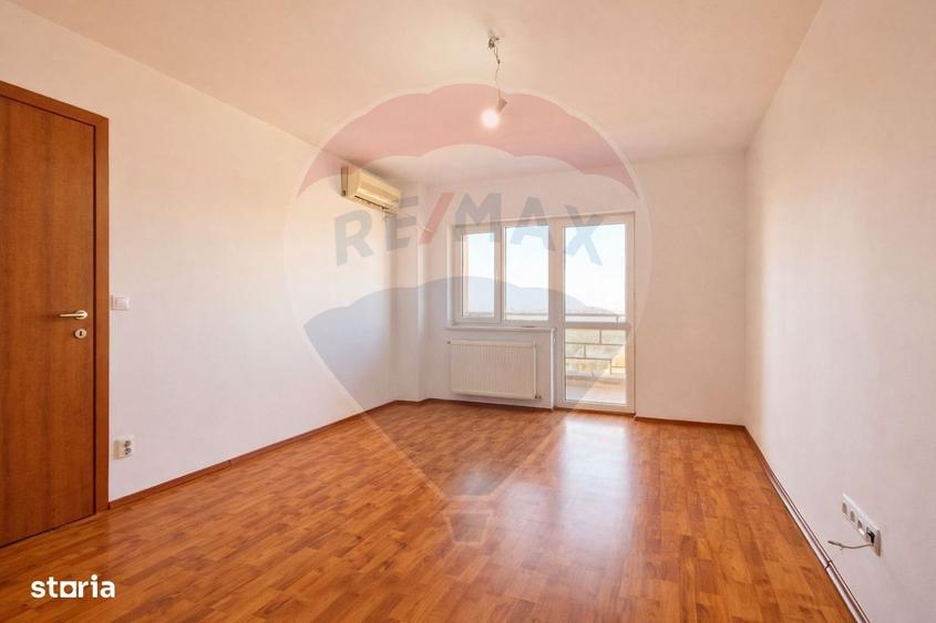 Apartament cu 3 camere în Cățelu