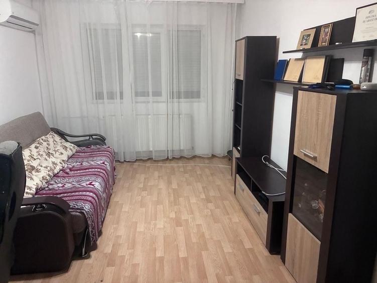Apartament cu 3 camere decomandat în Ostroveni