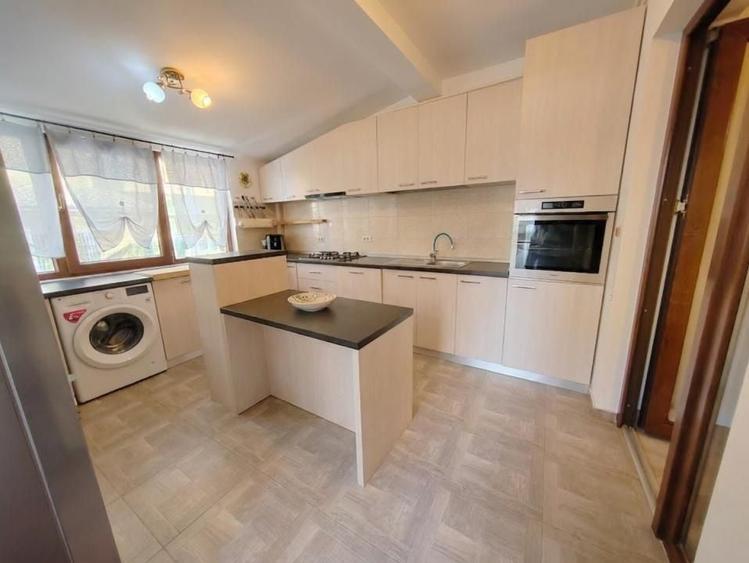 Apartament cu 3 camere decomandat, mobilat în Valea Adâncă
