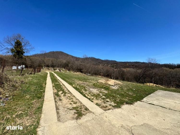 Casă cu 4 camere cu Teren 1300 Mp în Central