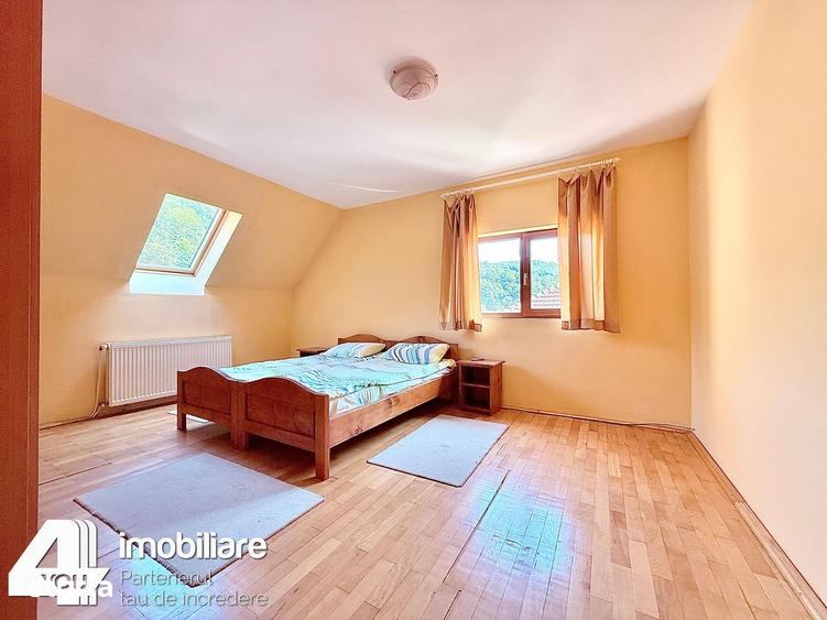 Casă cu 9 camere cu Teren 1180 Mp în Moneasa