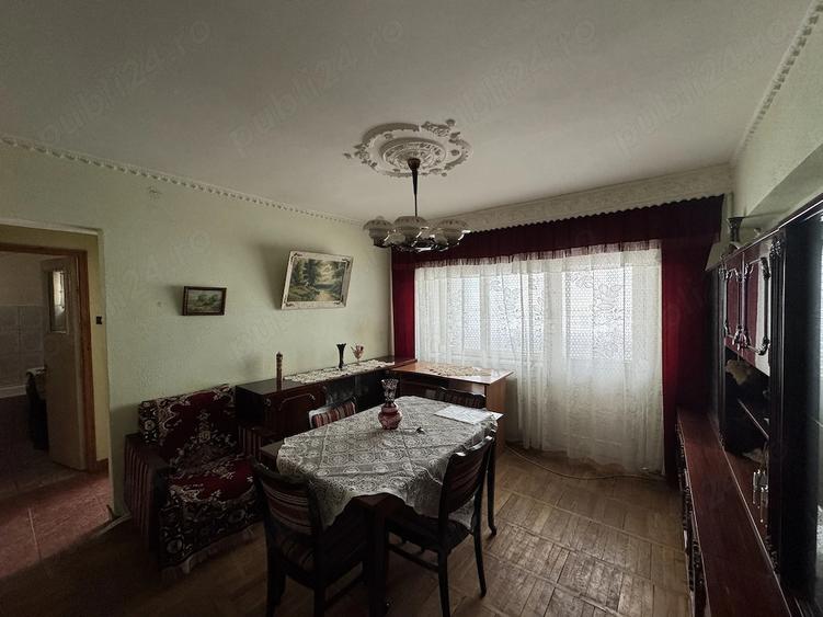 Apartament cu 3 camere semidecomandat în Central
