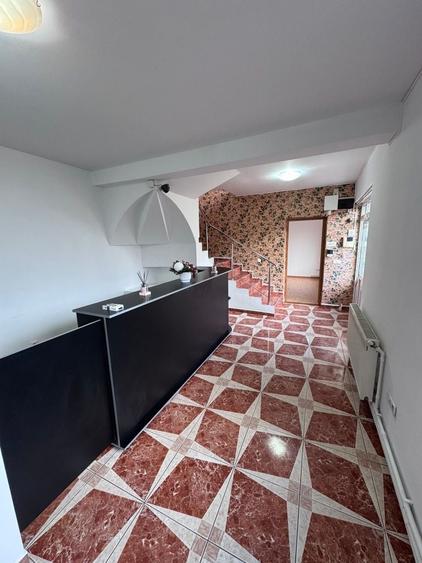 Casă cu 4 camere cu Teren 400 Mp în Central