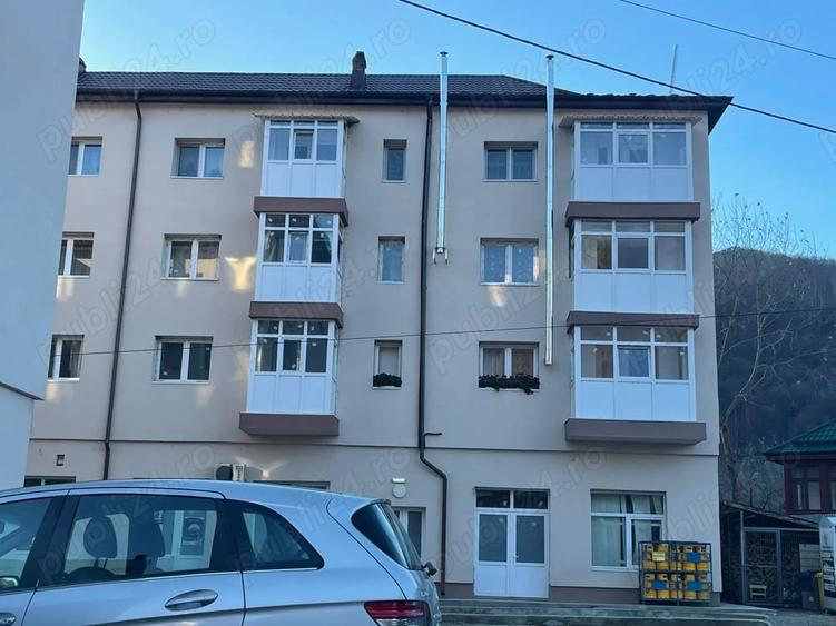 Garsonieră decomandată în Siriu