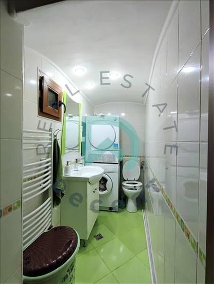 Casă individuală cu 10 camere cu Canalizare în Central