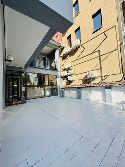 Casă individuală cu 7 camere cu Canalizare în Dorobanți