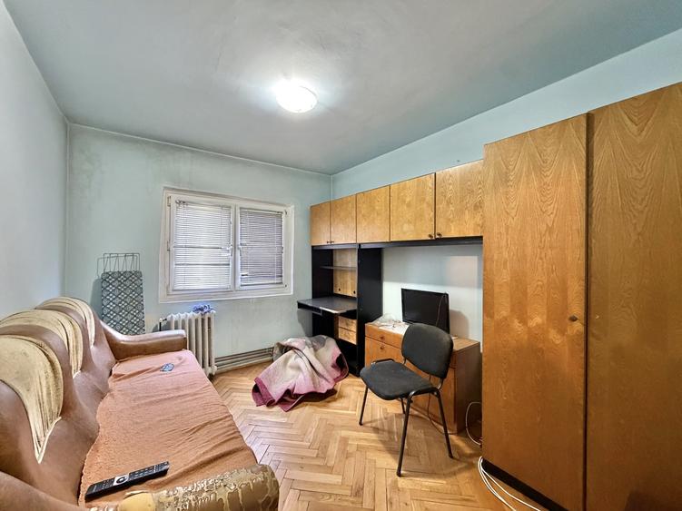 Apartament cu 4 camere decomandat, mobilat în Dâmbovița