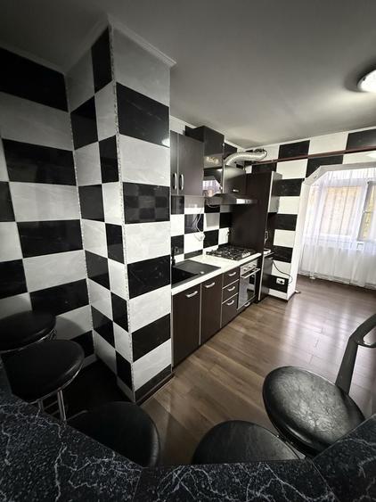 Apartament cu 3 camere decomandat în Sârbi