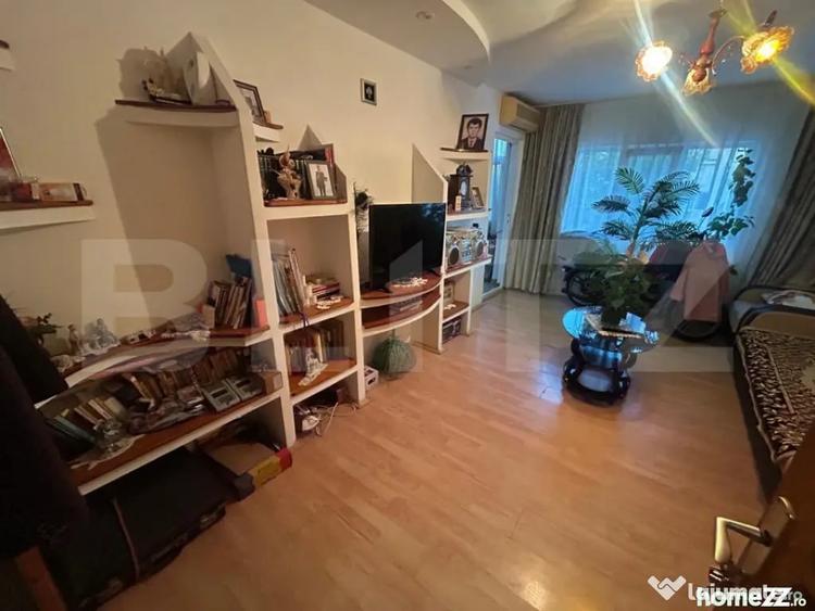Apartament cu 3 camere decomandat în Micro 11