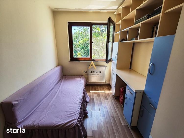 Apartament cu 3 camere decomandat în Vest