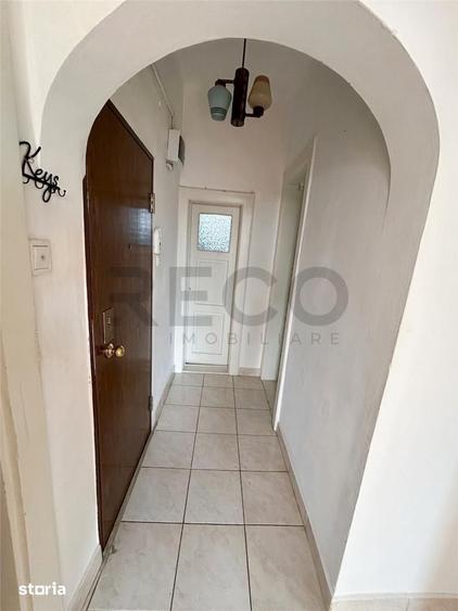 Apartament cu 3 camere semidecomandat în Central