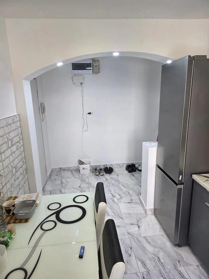 Apartament cu 2 camere semidecomandat în Craiovița Nouă