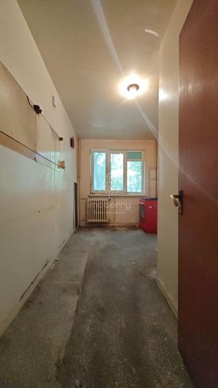 Apartament cu 4 camere semidecomandat în Gorjului