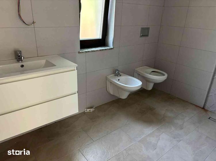 Casă cu 4 camere cu Teren 470 Mp în Șerbănești