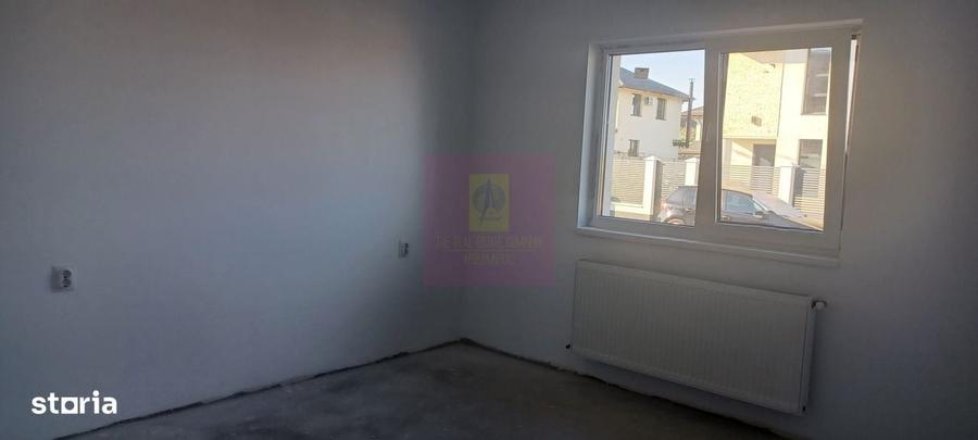Casă cu 3 camere în Săbăreni