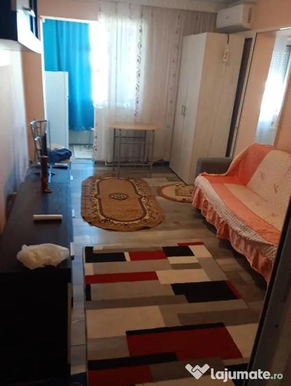 Apartament cu 2 camere semidecomandat în Obor