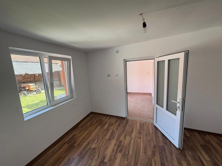 Casă individuală cu 5 camere cu Teren 3223 Mp în Josani (Măgești)