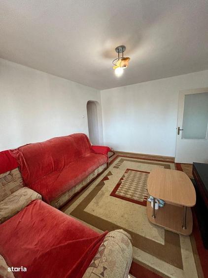 Apartament cu 3 camere semidecomandat în Gara