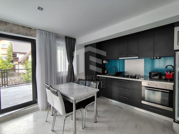 Apartament cu 2 camere semidecomandat, mobilat în Central