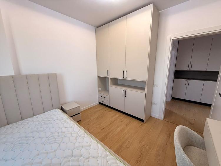 Apartament cu 3 camere semidecomandat în Tunari