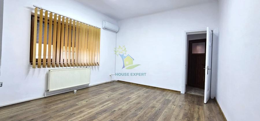 Apartament cu 4 camere decomandat în P-ța Rosetti