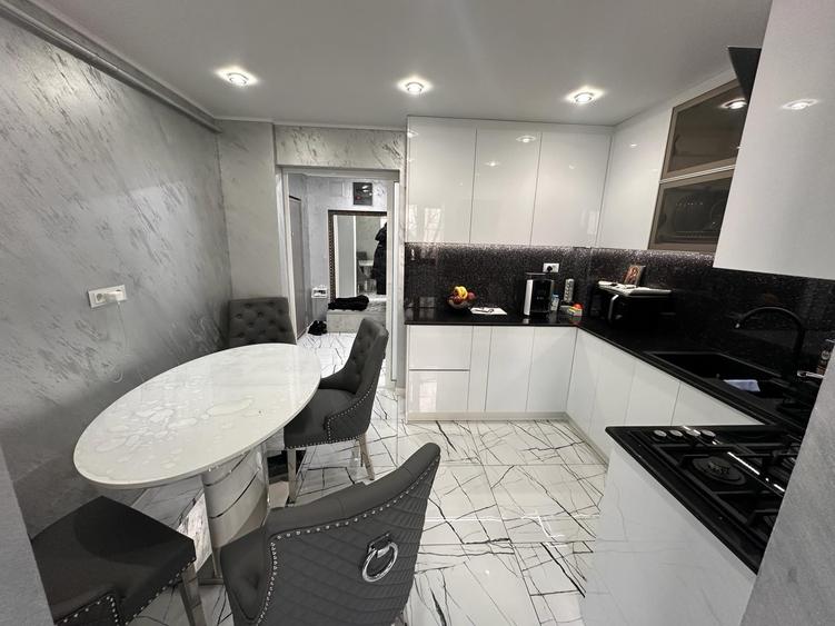 Apartament cu 3 camere decomandat în Dacia