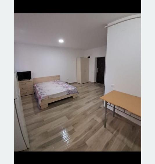 Garsonieră decomandată în Roșu