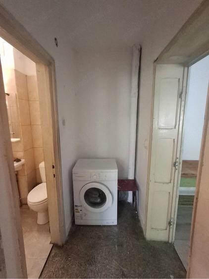 Apartament cu 2 camere semidecomandat în Craiovei