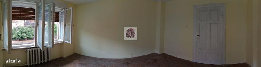 Casă cu 6 camere cu Teren 284 Mp în Central