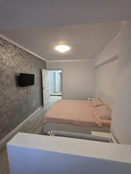 Apartament cu 3 camere decomandat, mobilat în Rediu