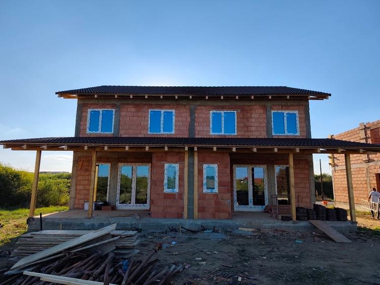 Duplex cu 4 camere cu Canalizare în Ghiroda