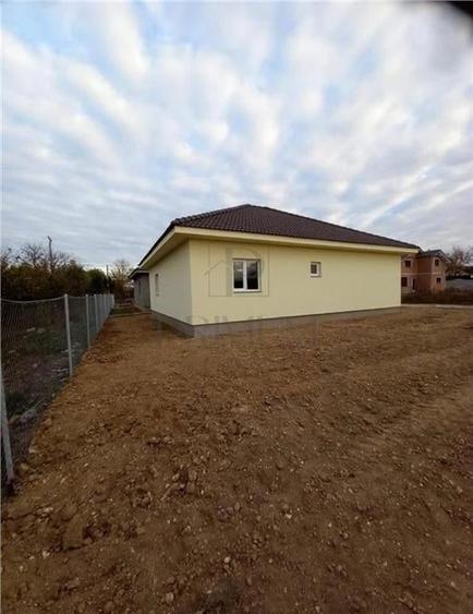 Duplex cu 3 camere cu Canalizare în Beregsău Mare