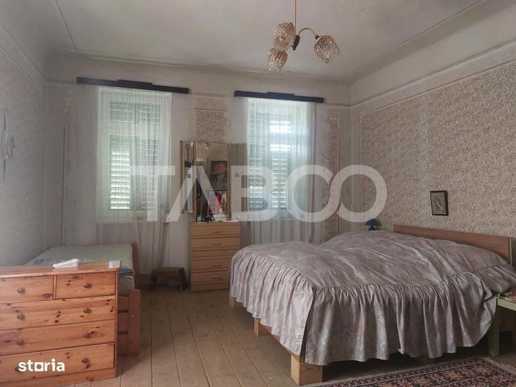 Casă cu 4 camere în Central