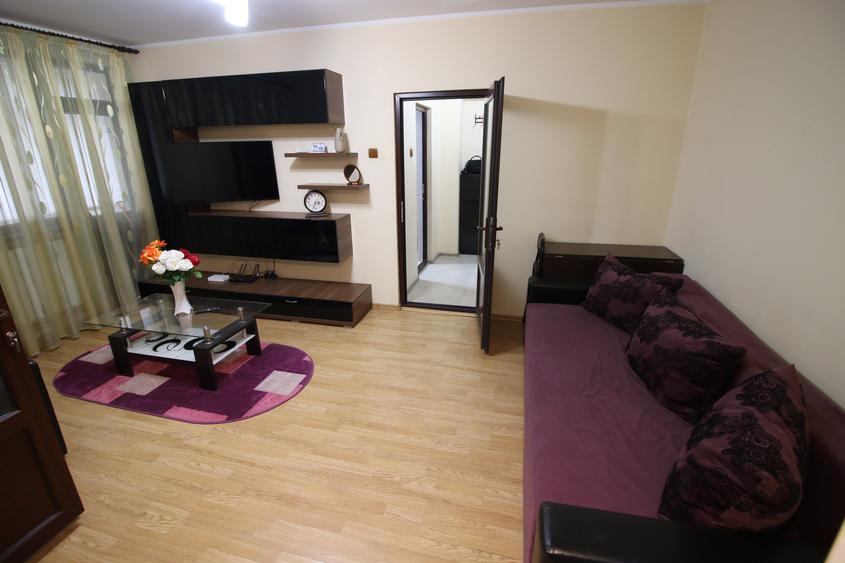 Apartament cu 2 camere semidecomandat în Micro 16