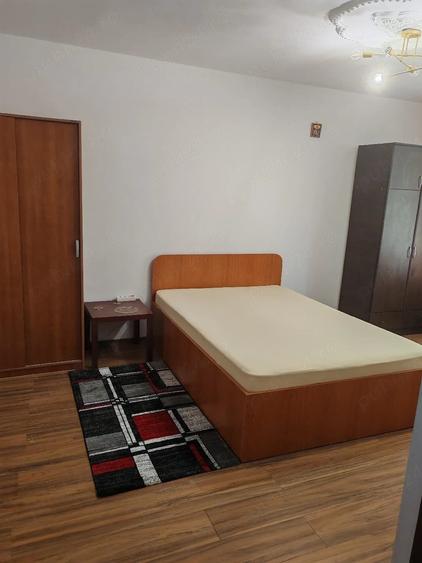 Garsonieră decomandată în Gorjului