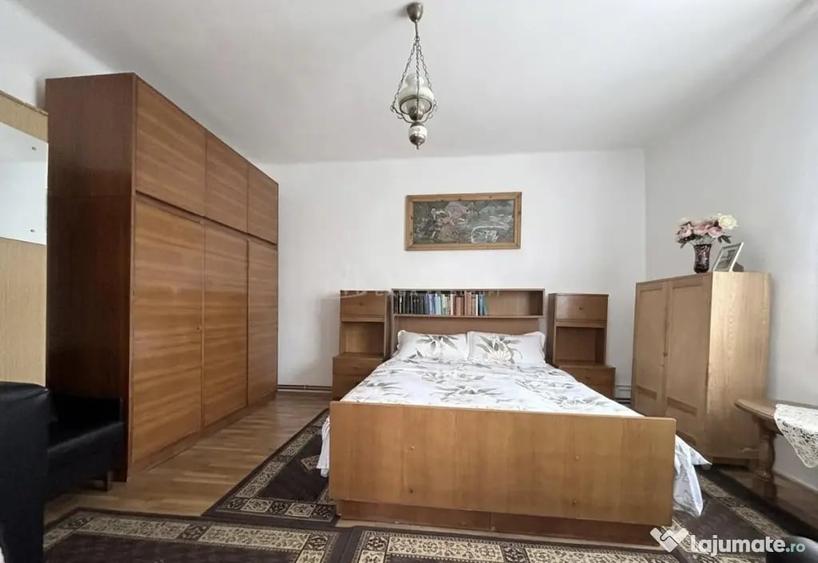 Casă cu 4 camere cu Teren 1439 Mp în Exterior Vest