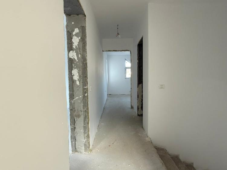 Casă individuală cu 5 camere cu Teren 700 Mp în Primăverii