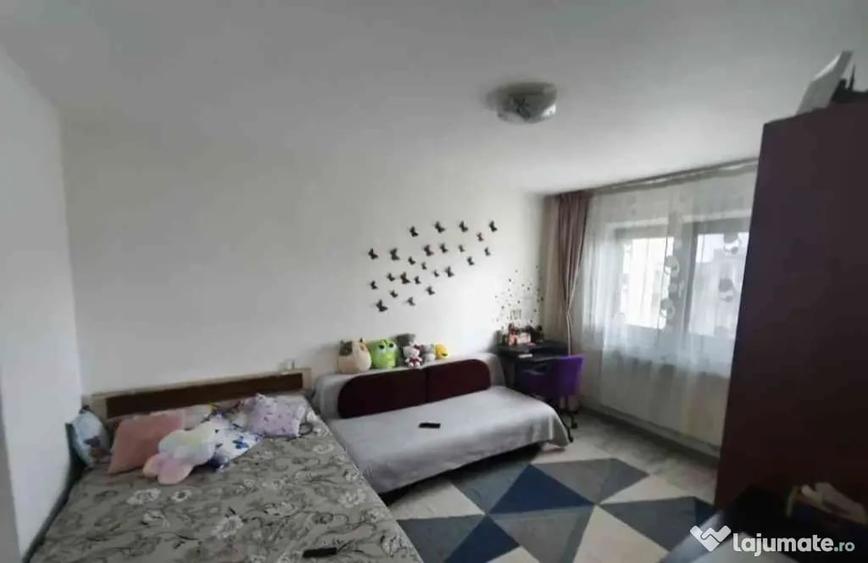 Garsonieră decomandată în 9 Mai