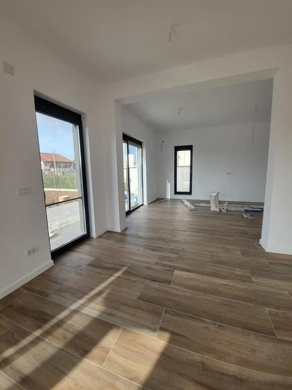 Duplex cu 4 camere cu Teren 390 Mp în Covaci