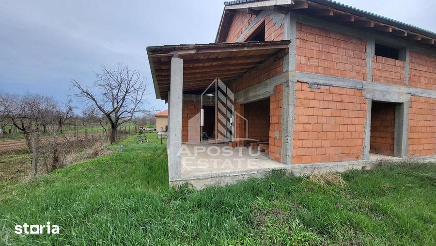 Casă cu 5 camere cu Teren 480 Mp în Peciu Nou