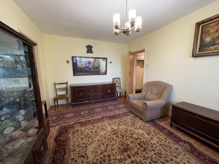 Apartament cu 4 camere semidecomandat în Drumul Taberei