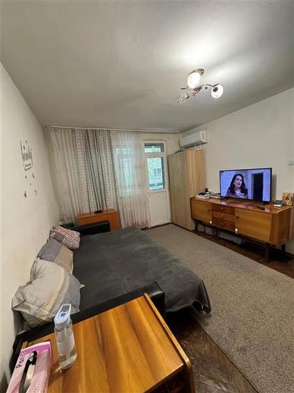 Apartament cu 2 camere semidecomandat în Olteniței