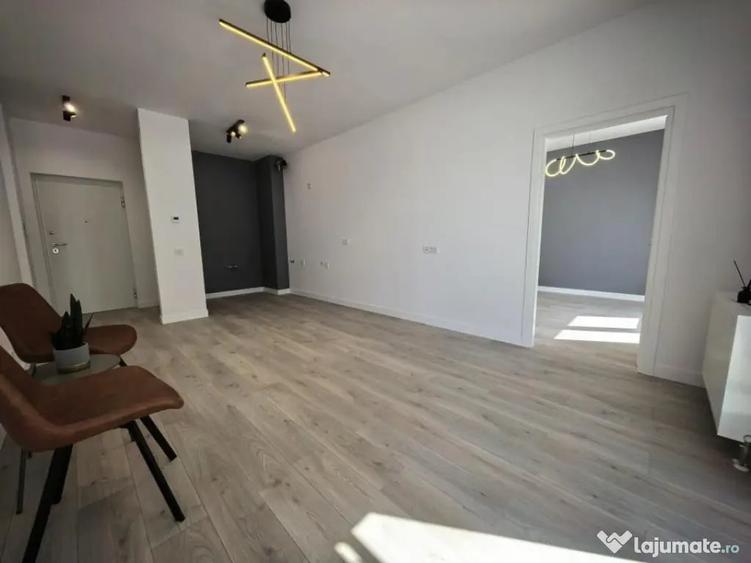 Apartament cu 3 camere semidecomandat în Baza 3