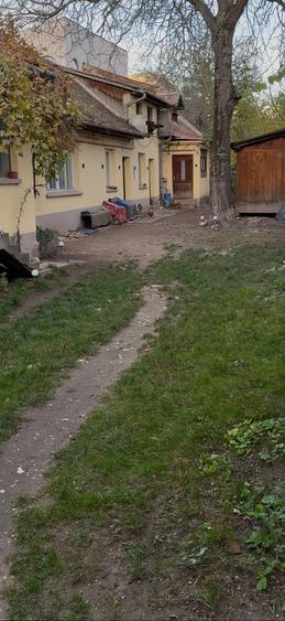 Casă cu 4 camere decomandat în Triaj