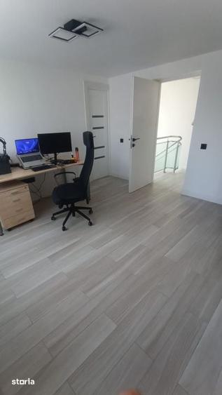 Casă cu 4 camere cu Teren 438 Mp în Romanești