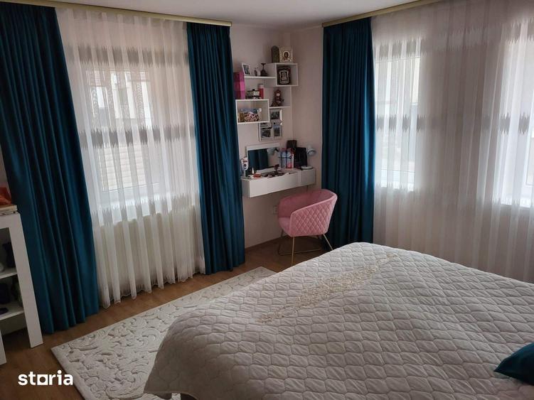 Casă cu 6 camere cu Teren 330 Mp în Turnișor