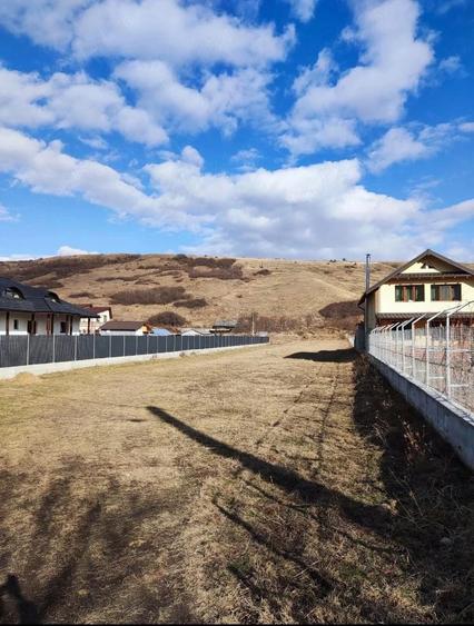 Teren de 2300 mp, în Dărmănești